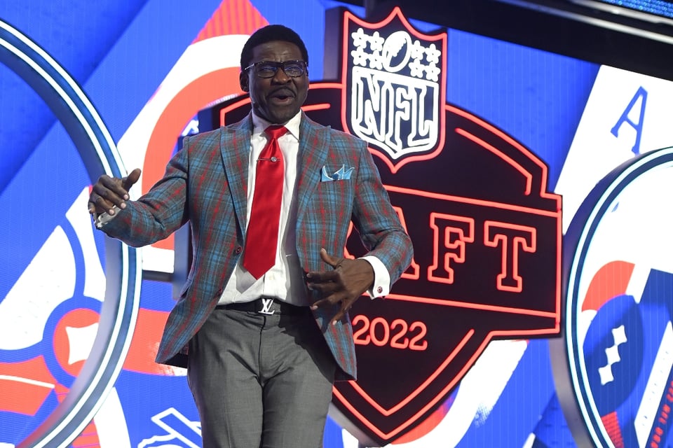 El comentarista Michael Irvin fue despedido de la cobertura del Super Bowl después de la queja de una mujer