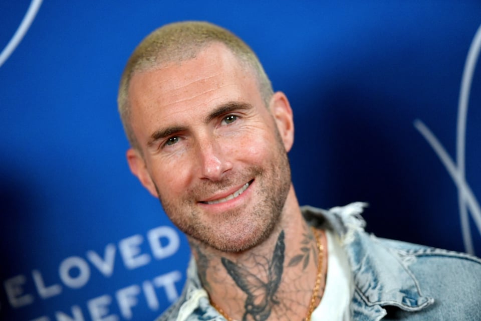Adam Levine rompe el silencio tras ser acusado de engañar a su esposa