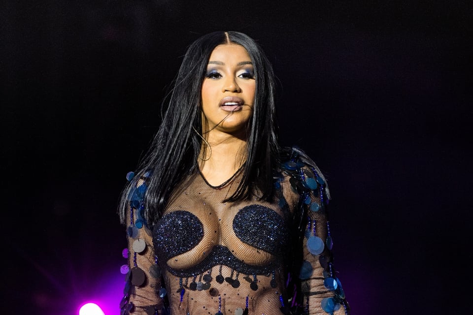 Cardi B posa sin ropa y enloquece las redes (FOTOS)