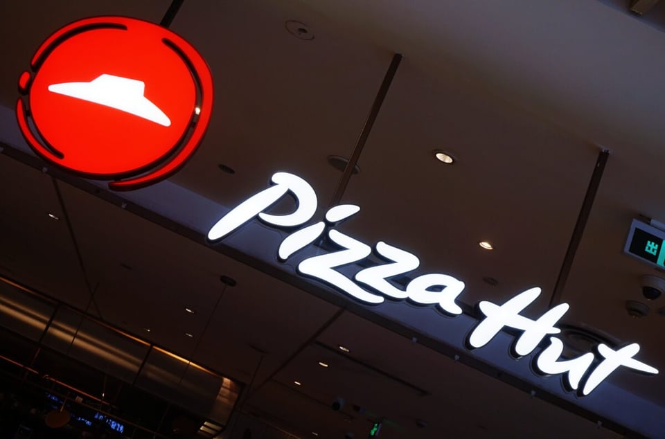 Pizza Hut se declara en bancarrota y confirma cierre masivo de tiendas