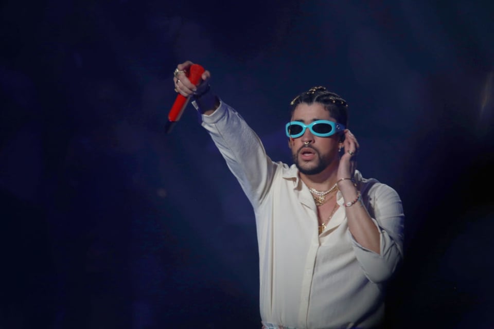 ¡Bad Bunny se viste de ‘novia’ y sorprende a sus seguidores! «Me queda mejor la ropa de mujer»