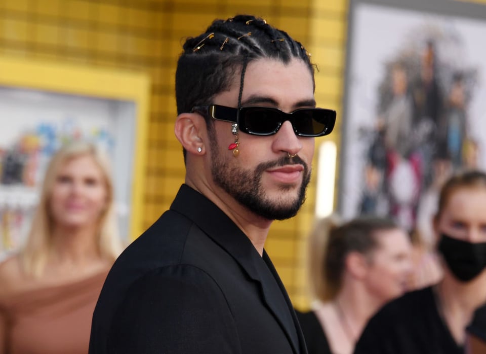 ¿Bad Bunny irá a la cárcel? Estas son las consecuencias que podría afrontar por tirar el celular de sus fans (VIDEO)