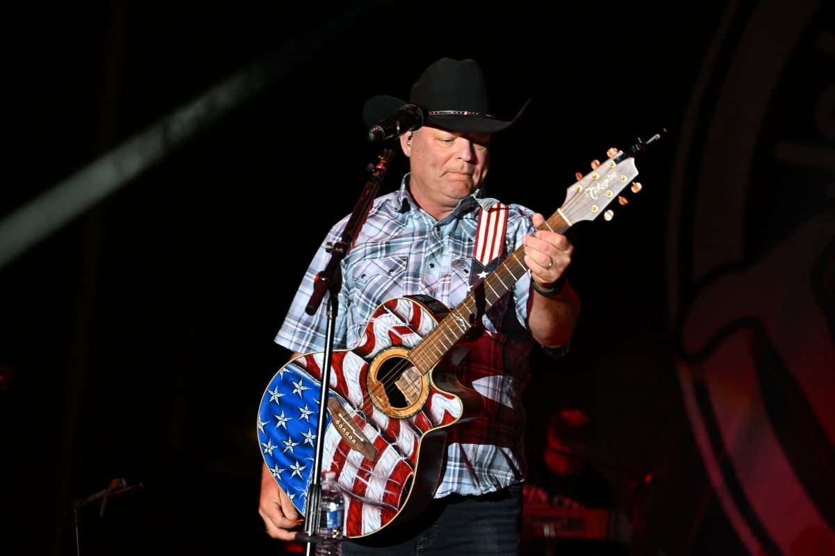 La estrella de la música country John Michael Montgomery sufre fuerte accidente en carretera