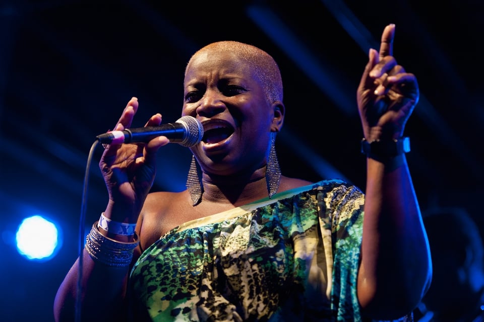 Gina Brown, luto, música, celebridades, MundoNOW