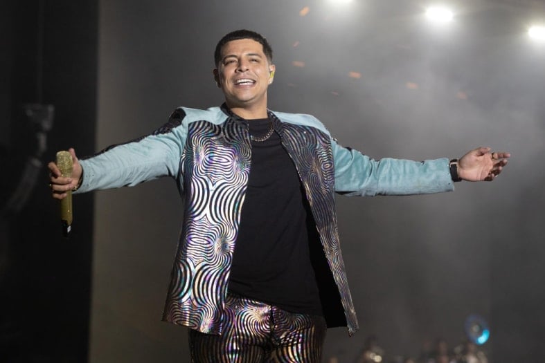 Exposed! Was Grupo Firme vocalist Eduin Caz unfaithful to his wife? (VIDEOS)