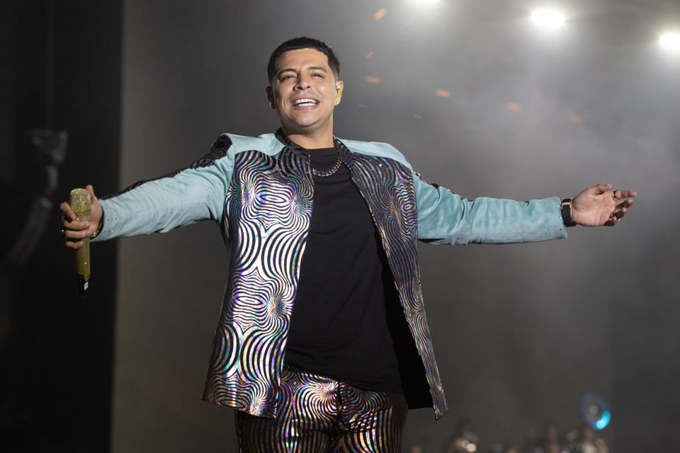 Exponen nueva ‘infidelidad’ de Eduin Caz, vocalista de Grupo Firme (VIDEOS)