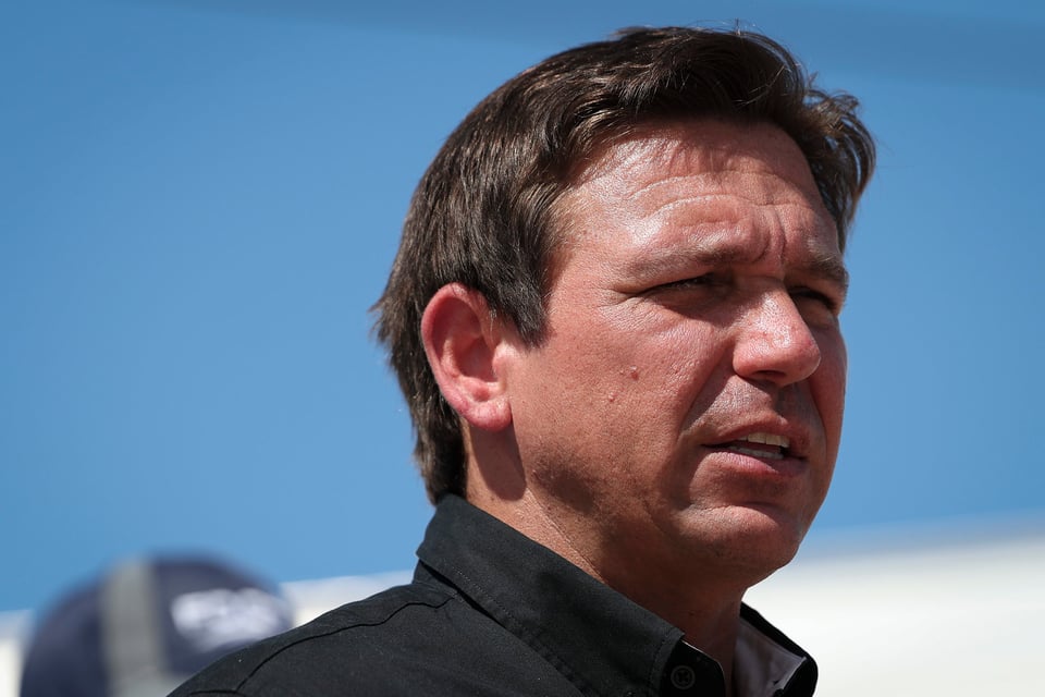 Migrantes trasladados por DeSantis pueden tener visas como víctimas de crimen