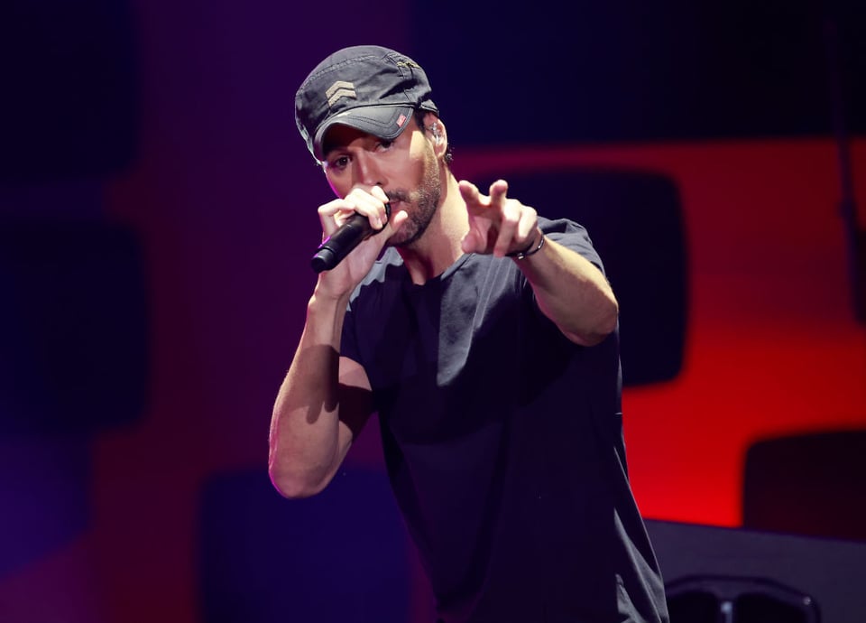 Enrique Iglesias se encuentra mal de salud nuevamente, vuelve a cancelar conciertos featured image