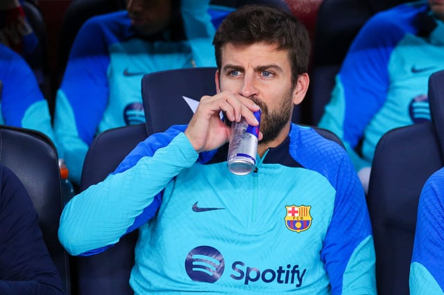 Too much pressure? Piqué’s girlfriend is said to have stopped going to work because of Shakira’s song (PHOTOS)