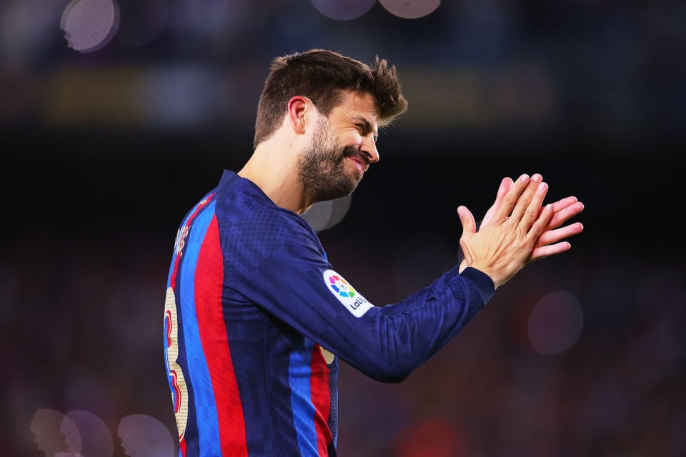Piqué fue captado con su novia Clara Chía en su último partido (VIDEO)