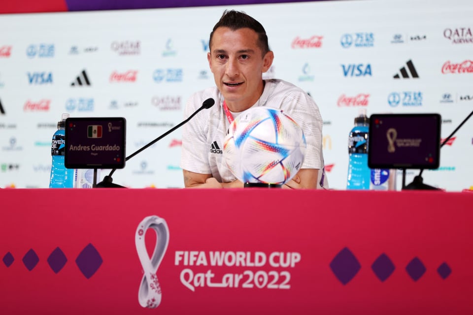 Andrés Guardado sides with Messi