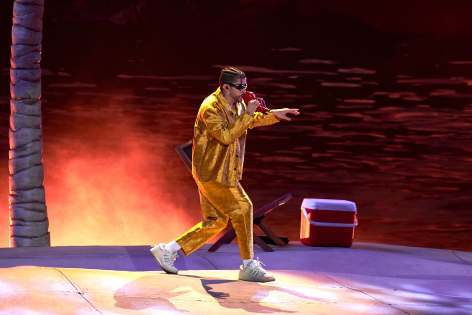 Bad Bunny es captado besando a Gael García Bernal