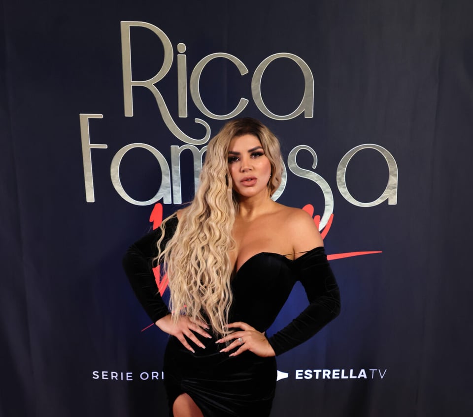 Rica Famosa Latina, influencer, Mexican, blonde, black dress