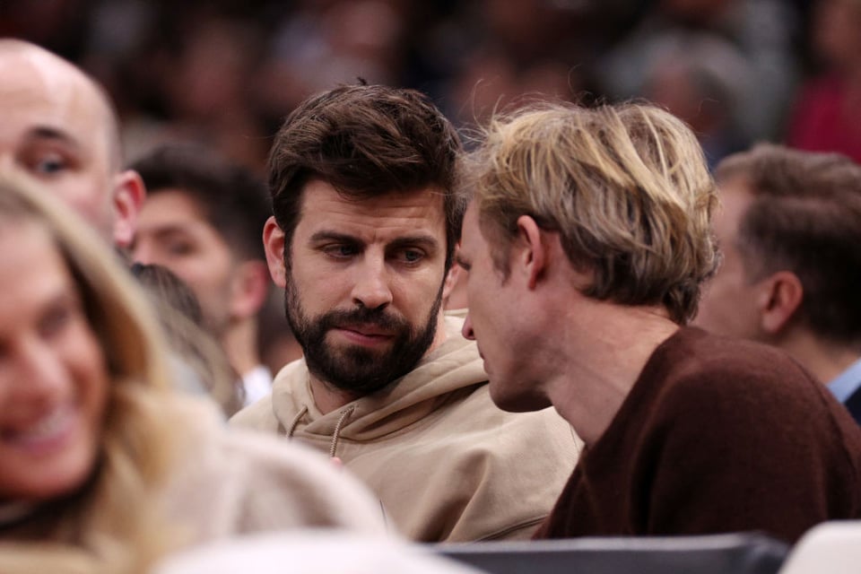 Piqué y su novia son captados comprando ‘prueba de embarazo’ (VIDEO)