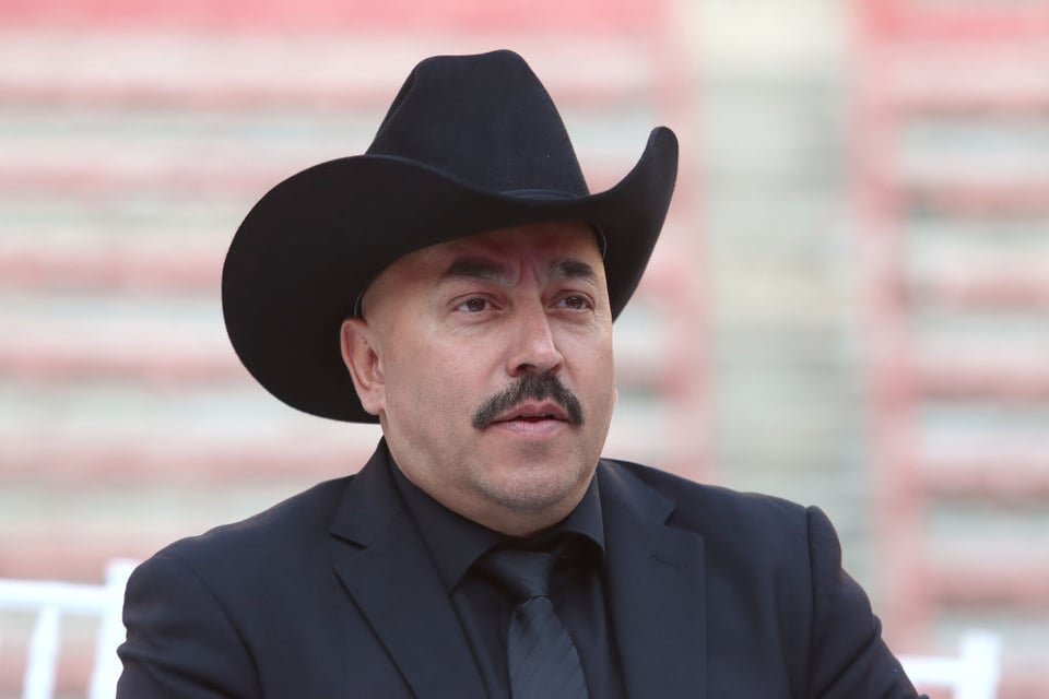 Did Lupillo Rivera confirm suspicions about his wife’s alleged infidelity? (PHOTOS)