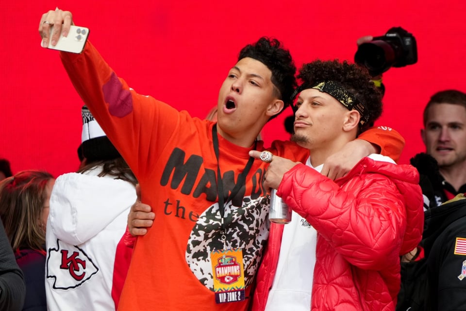 Hermano menor de Patrick Mahomes, Jackson es acusado de lo peor (VIDEO)
