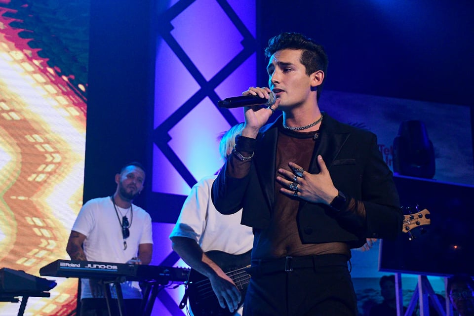Emilio Osorio llora en ‘La Casa de los Famosos’, asegura extrañar a su novia Karol Sevilla featured image