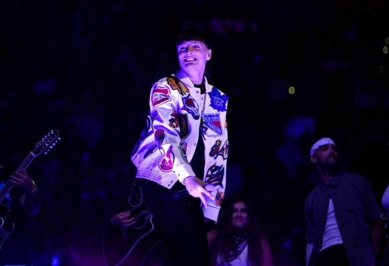 Prohíben a Peso Pluma y Bad Bunny en México por nueva ley