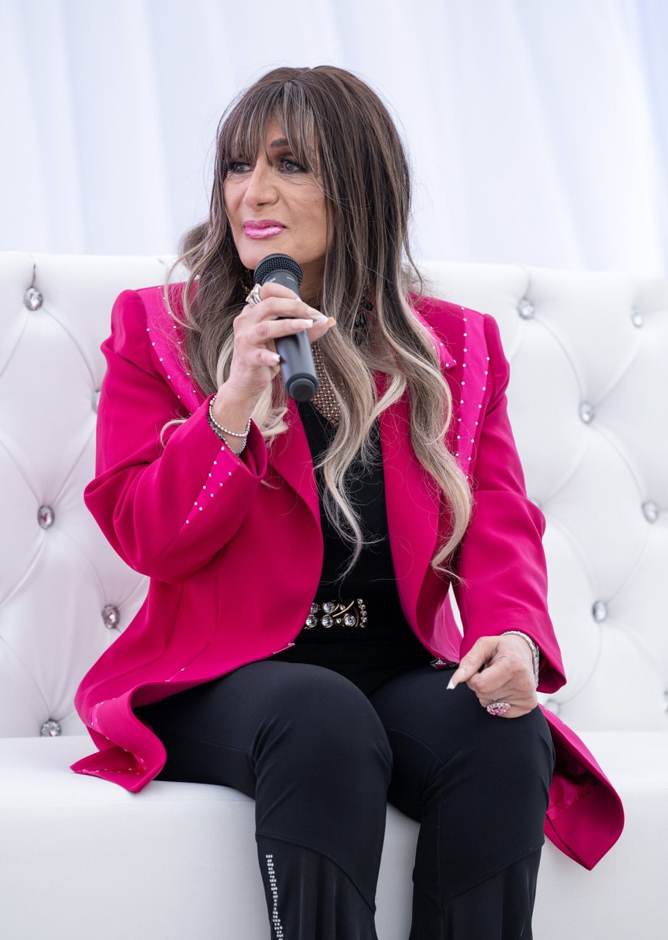 Beatriz Adriana Ángela Aguilar: Lo compara con un bufete