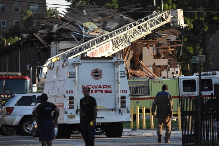 Edificio colapsa en New Jersey y deja varias víctimas