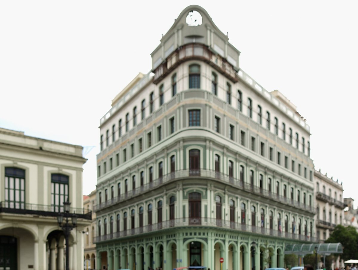 Reportan explosión en Hotel Saratoga en La Habana