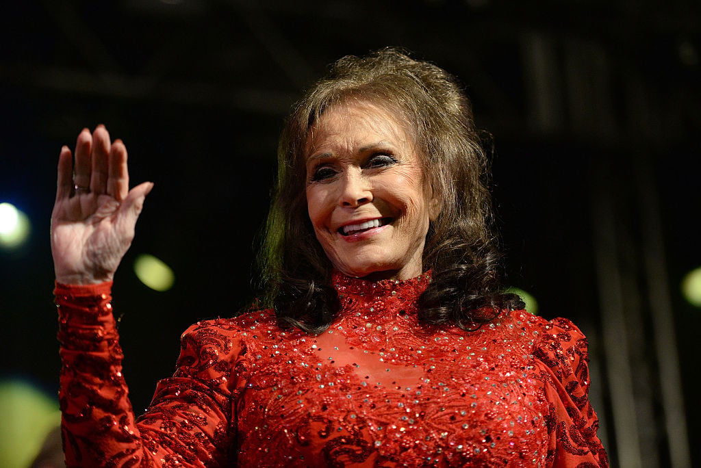 Muere la cantante de Country Loretta Lynn a los 90 años (FOTOS)