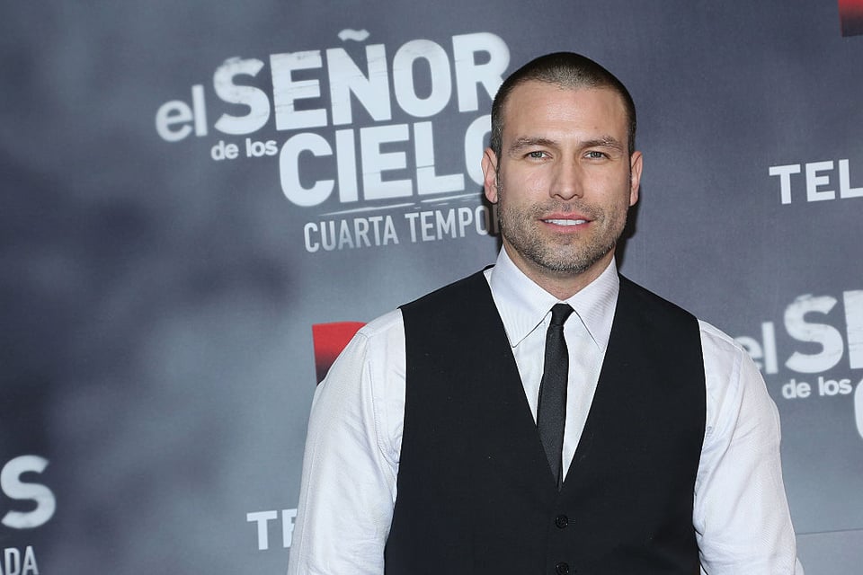 Rafael Amaya introduces his new girlfriend and people say he was hiding her (VIDEO)