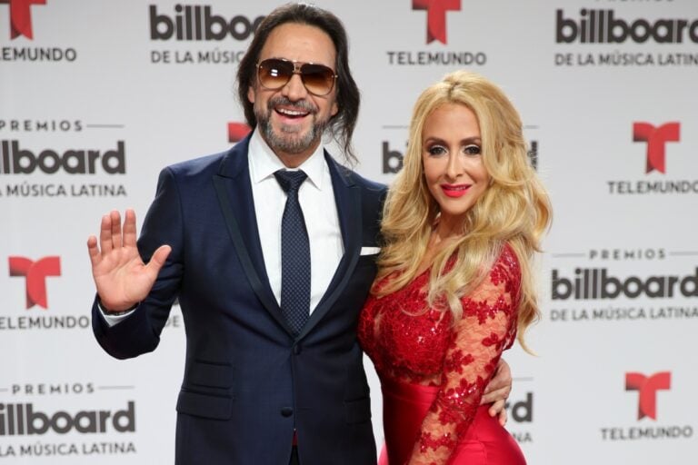 Esposa del Buki muestra sus encantos en la alberca (FOTO)