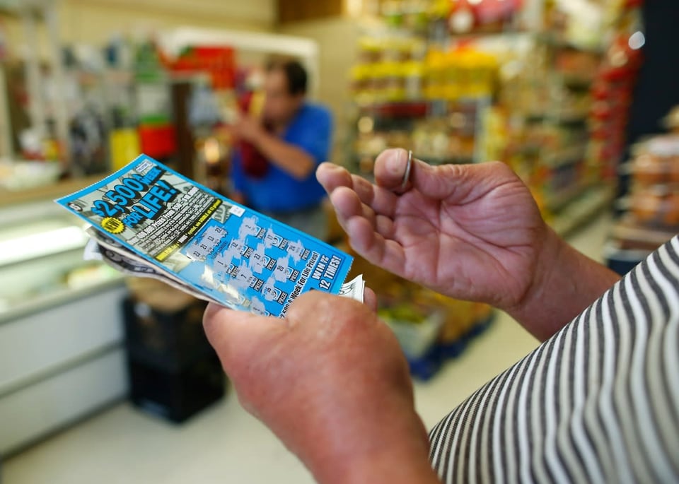 Undocumented Mexican could not collect his lottery prize after winning almost a million dollars