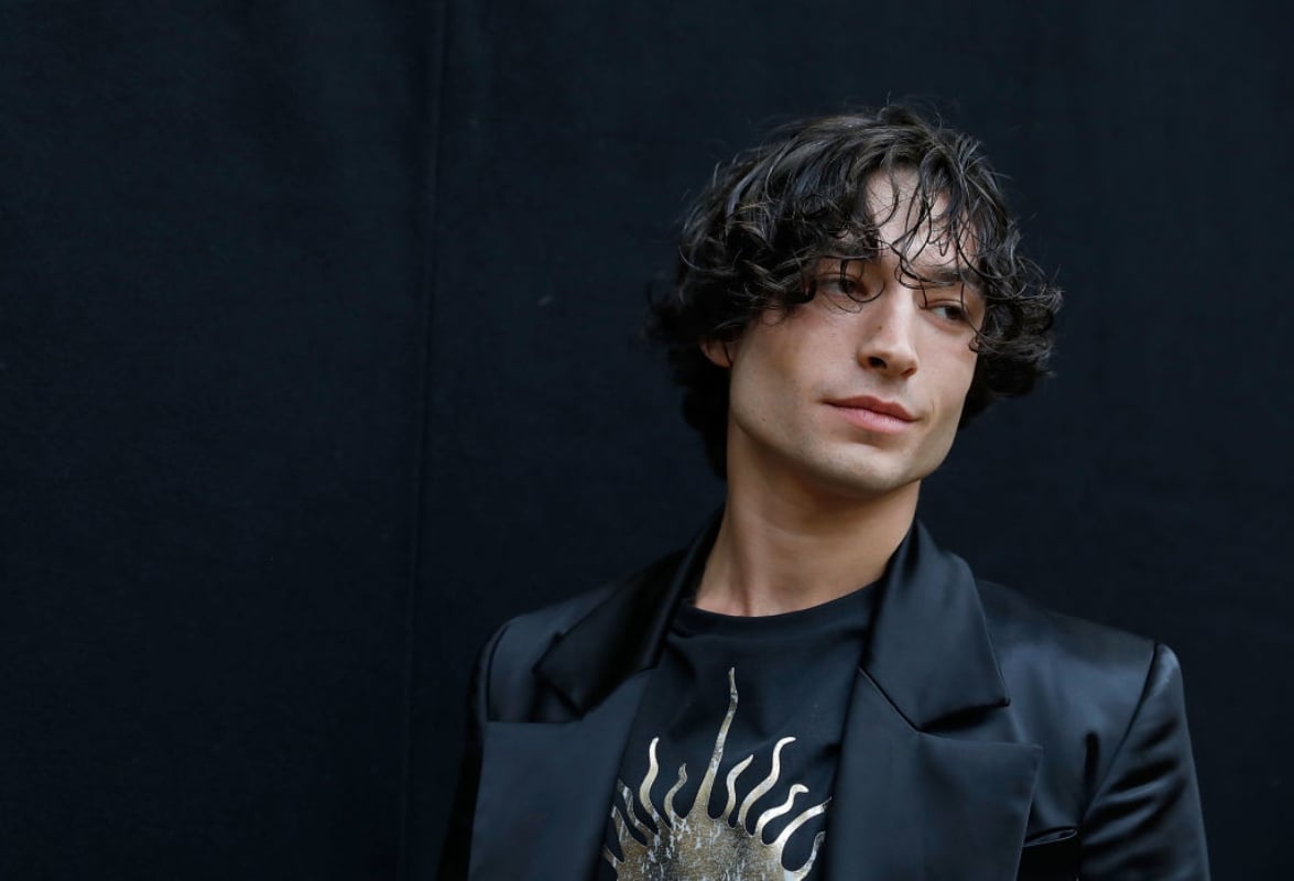 Arrestan a Ezra Miller, actor de ‘Flash’ por acoso y alterar el orden público
