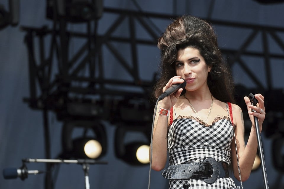 Días antes de su muerte Amy Winehouse ofreció su último concierto y se ‘derrumbó’