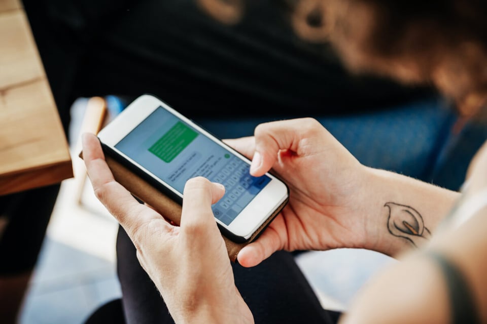 mujer, teléfono, datos, teléfono inteligente, internet