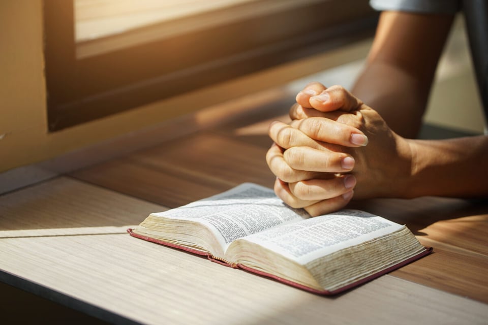 Bible, serenity, prayer, USA, MundoNOW