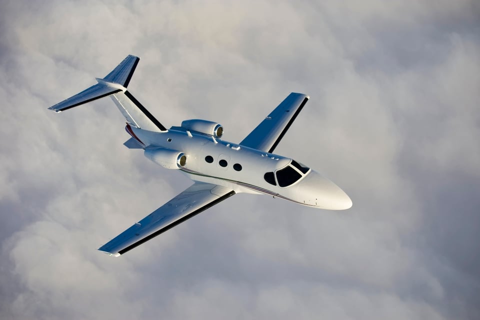 Avioneta se estrella fuera de la pista en San Diego featured image