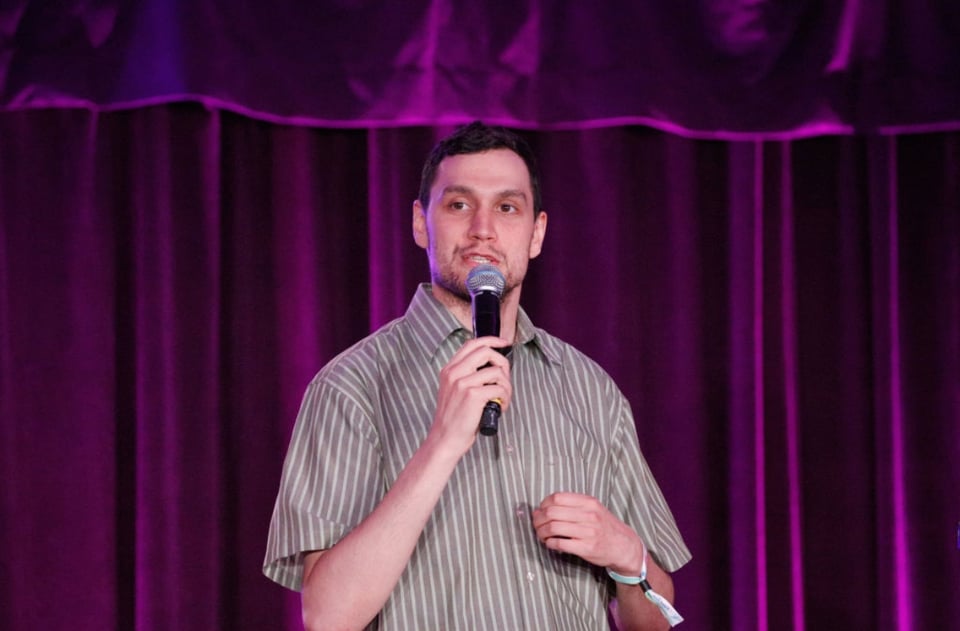 Muere de forma repentina el comediante de 32 años Nick Nemeroff featured image