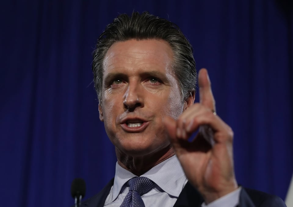 Gobernador de California exigirá la vacuna contra el COVID a menores de edad