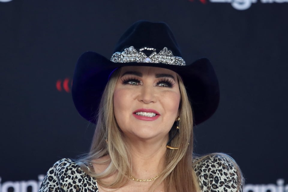 Hija de Alicia Villarreal defiende a Arturo Carmona tras críticas por sus celos en ‘La Casa de los Famosos 3’