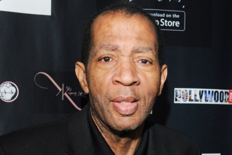 Muere Sheldon Reynolds, guitarrista y vocalista de las bandas ‘Earth, Wind and Fire’ a los 63 años