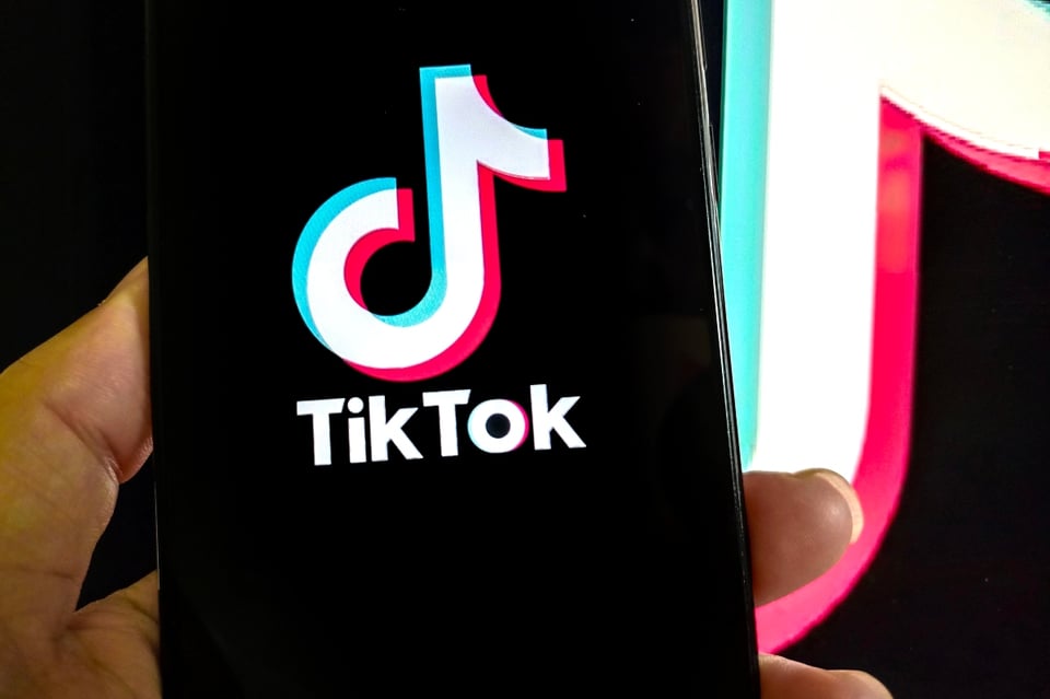 El influencer Emilio Betancourt revela que tiene cáncer incurable y se despide en TikTok featured image