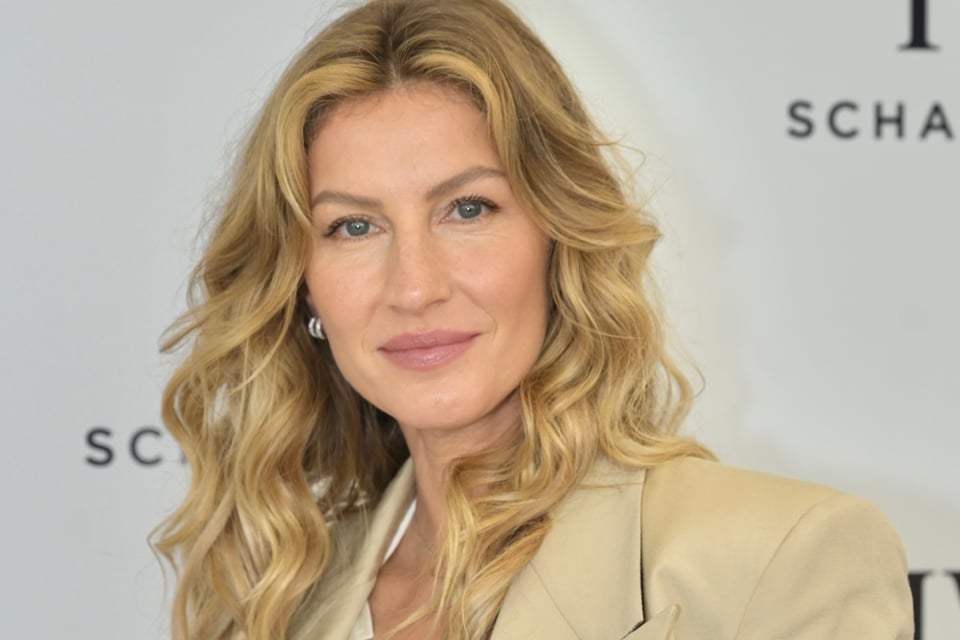 Gisele Bundchen, model, famous, mundonow, fortune