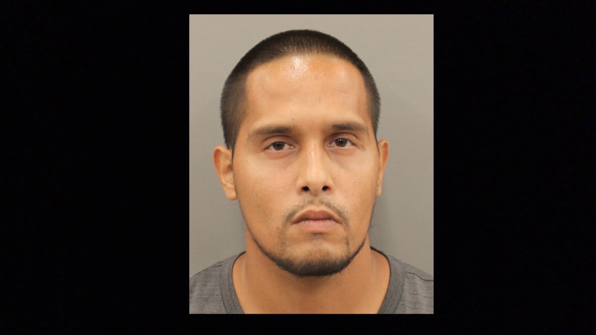 Alexander Ray Gonzáles fue detenido en Texas acusado del homicidio a balazos de Zeferino Baeza en un crimen ocurrido el año pasado.