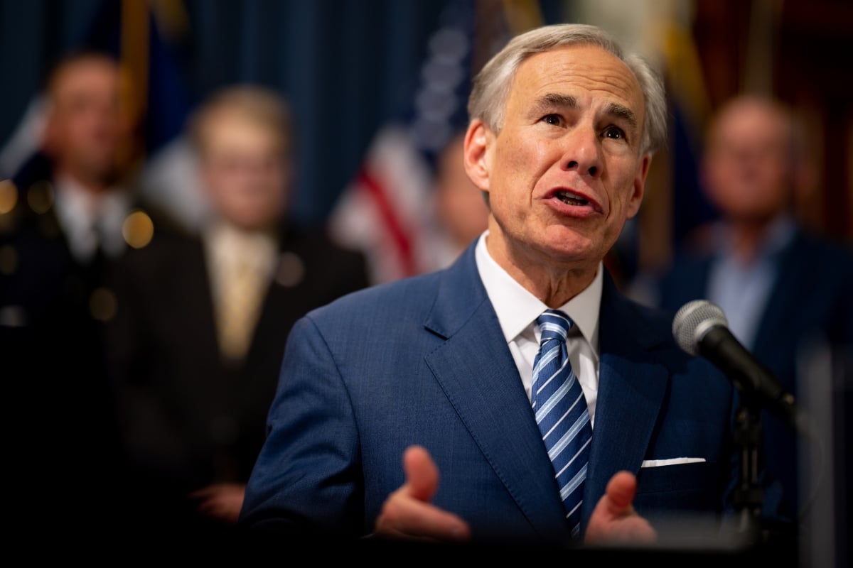 Greg Abbott ordena a los hospitales recopilar datos de la situación migratoria de sus pacientes