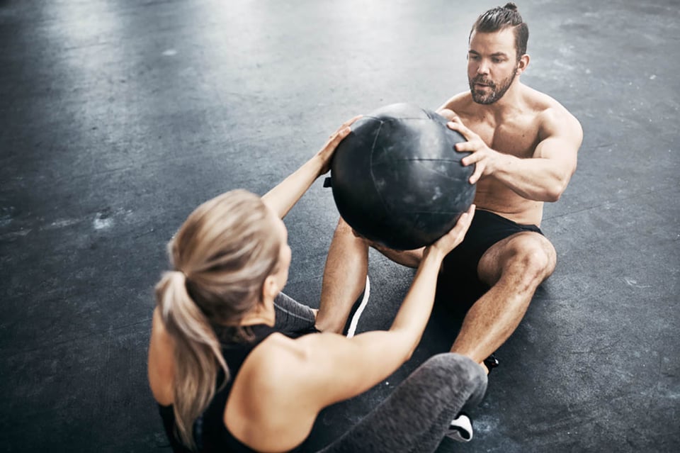 motivación en el gimnasio, fitness, ejercicio, balón medicinal, ejercicio, gimnasio