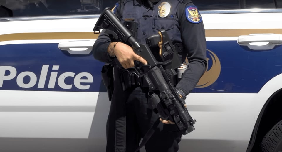 arma, policía armado, patrulla, Crimen, MundoNOW