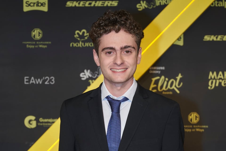 Nico Buenfil, redes sociales, foto, peluca rosa, polémica