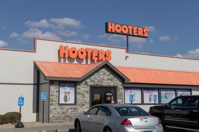 Hooters Files for Bankruptcy