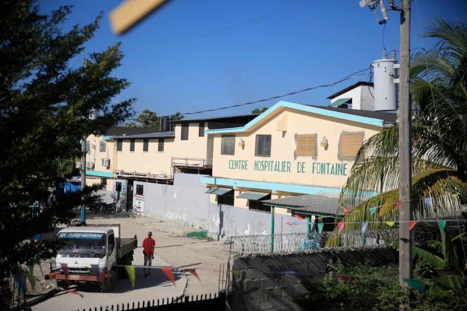 Pandilla armada toma rehenes en hospital de Haití