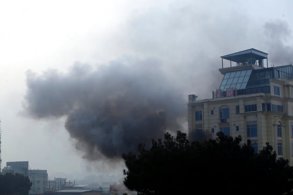 Ataque terrorista en hotel deja al menos tres muertos en Kabul (FOTOS) featured image