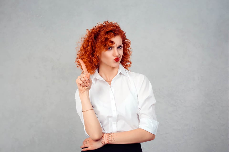 cómo disculparse, disculpas, diciendo lo siento, lo siento, mujer, gesticulando