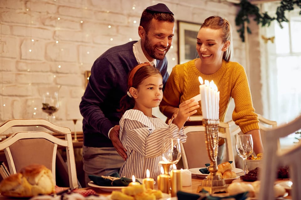 Cómo celebrar Hanukkah, familia, judío, feriado, MundoNOW